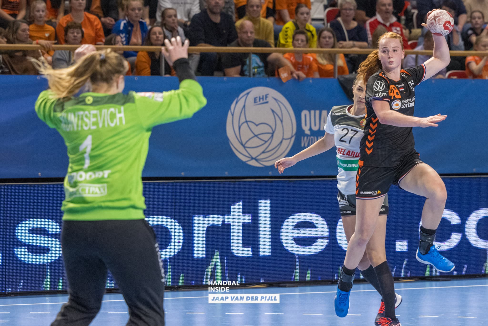 Oranje Dione Housheer