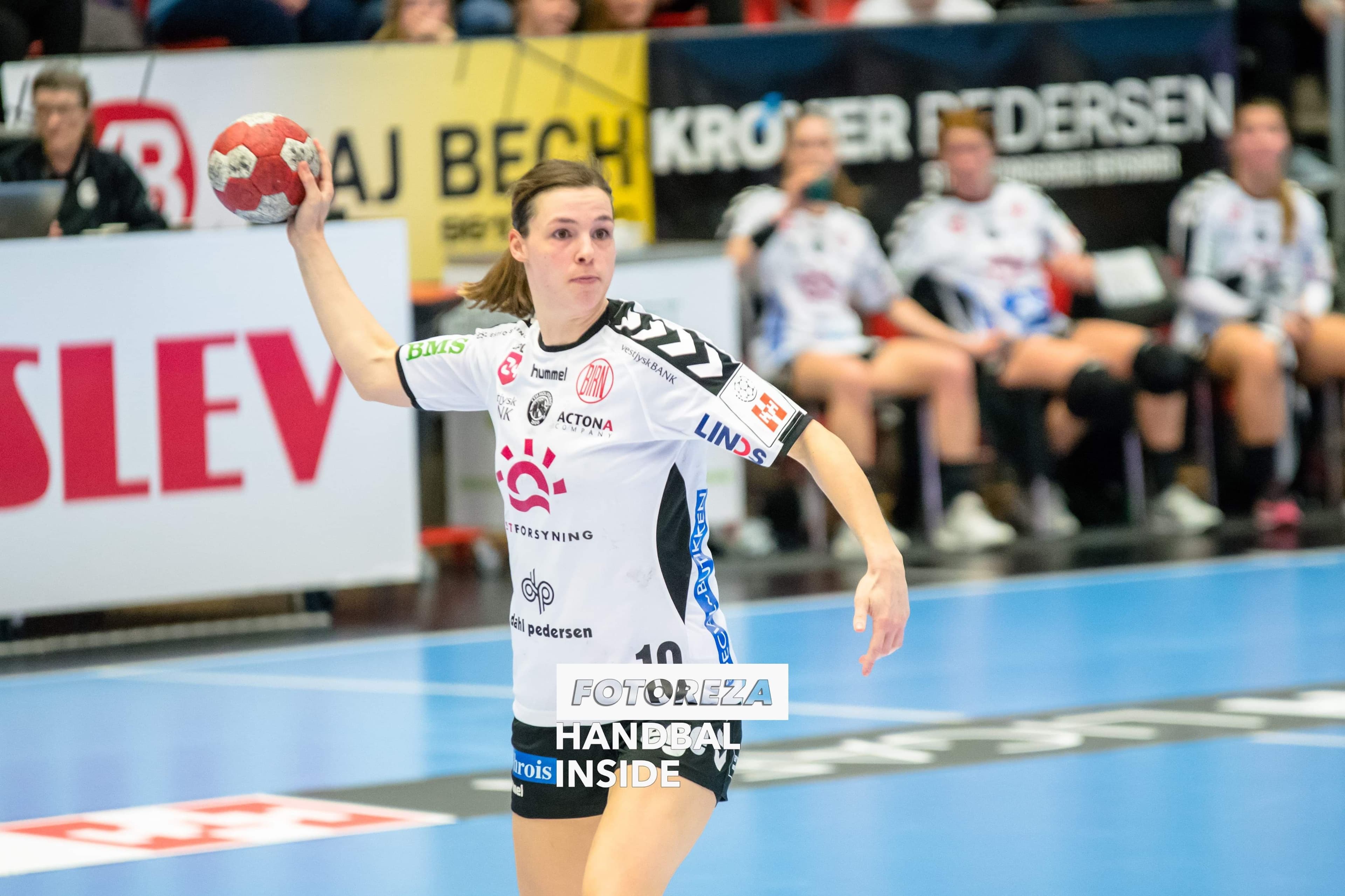 Inger Smits