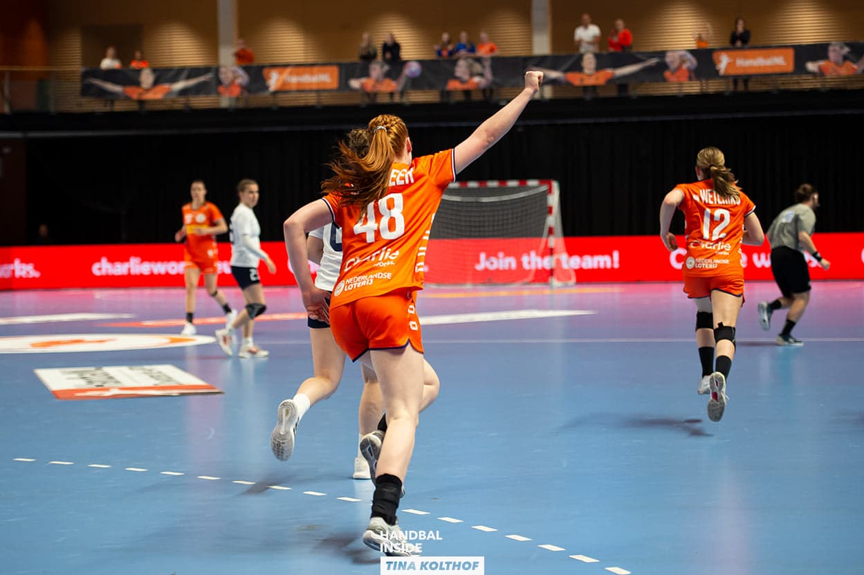 Oranje Dione Housheer