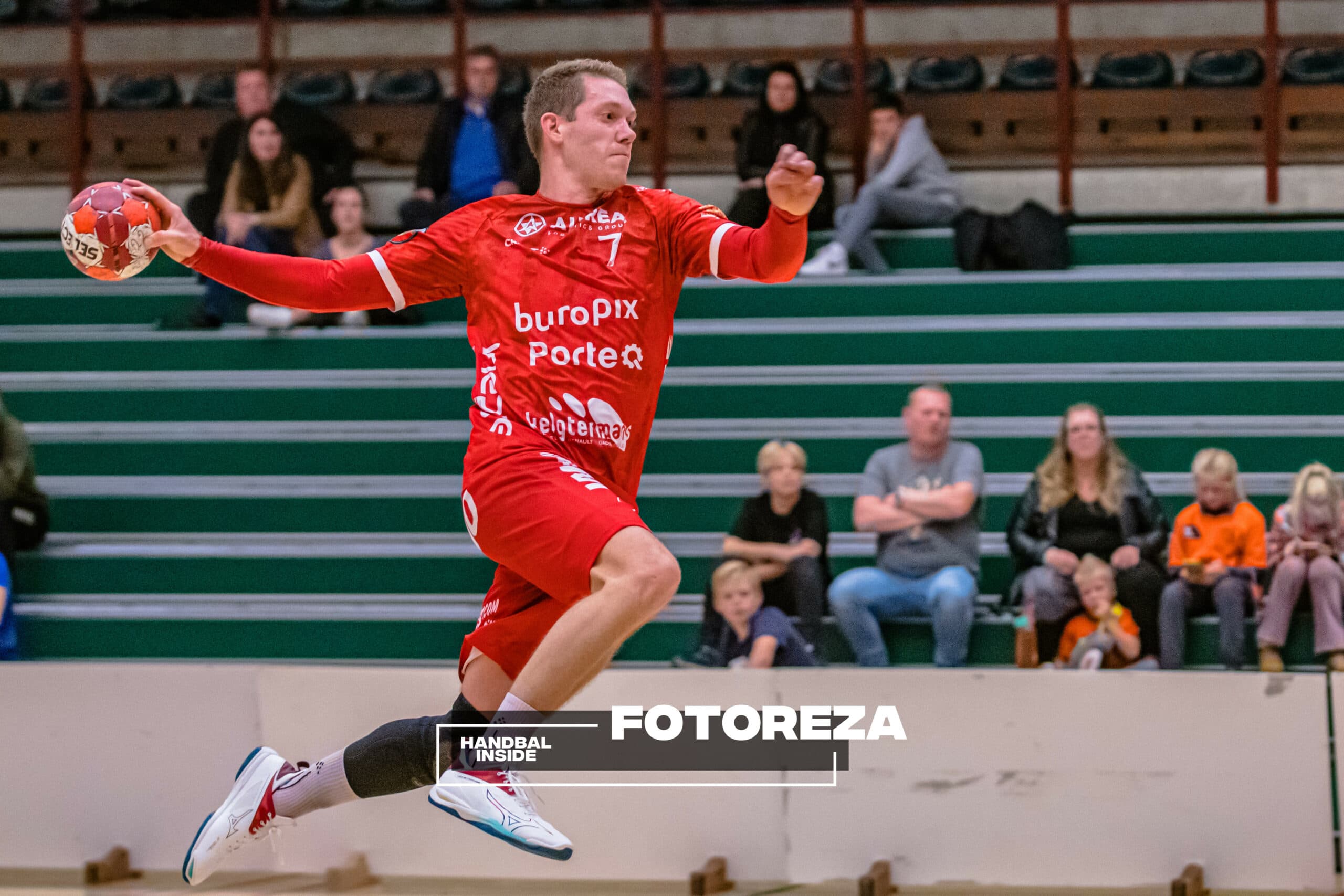Tommie Falke Sporting Pelt