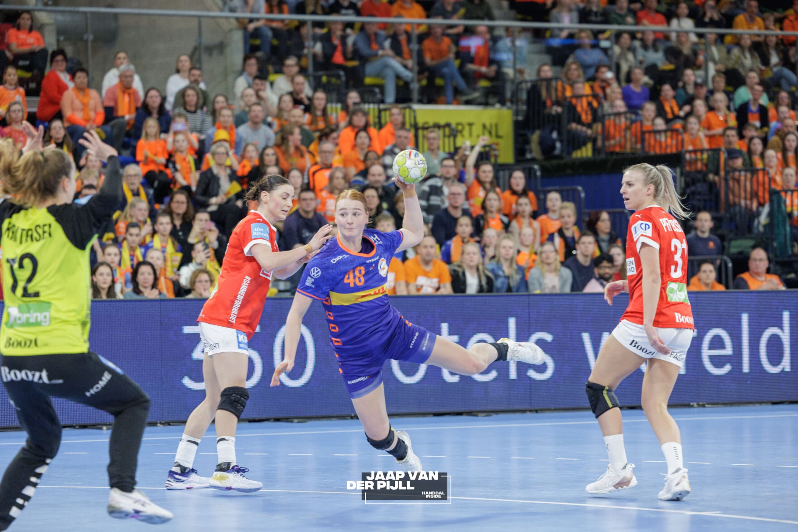 Dione Housheer Oranje