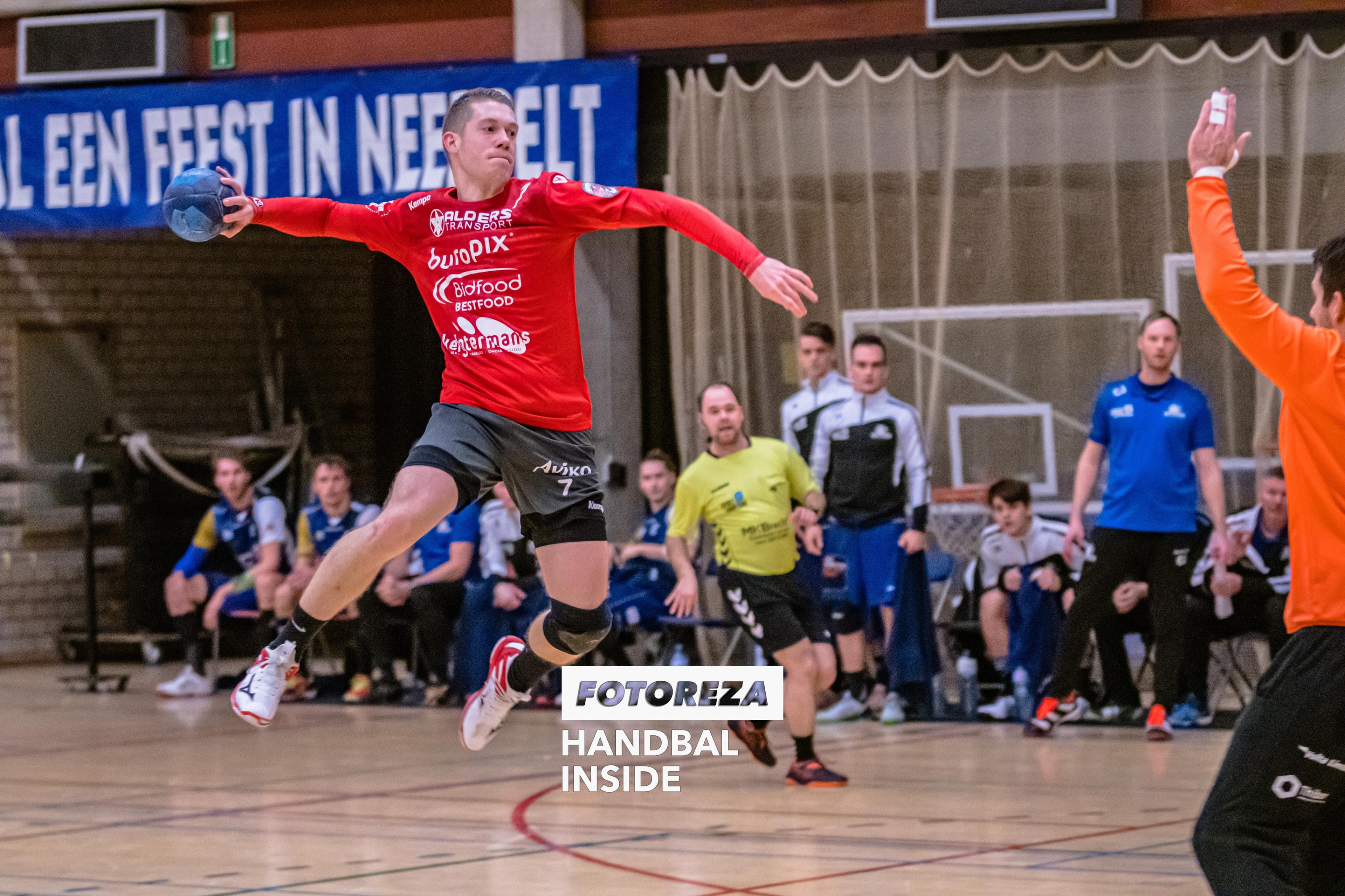 Tommie Falke Sporting Pelt